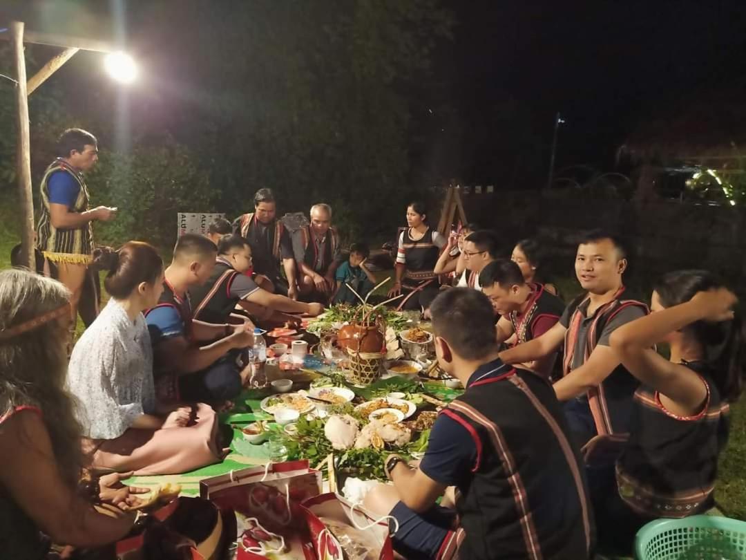 Homestay Nang Nghieng 崑嵩市 外观 照片